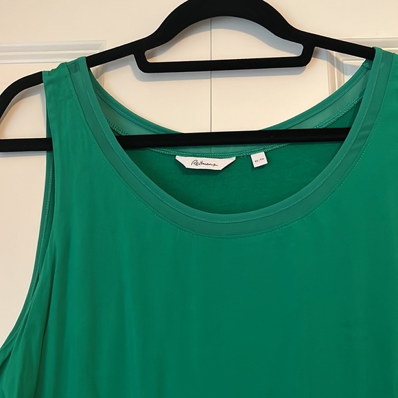 Ladies flowy sleeveless blouse. - Picture 4 of 5
